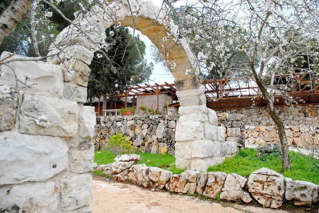 Logos Hotel In Yad Hashmona Esterno foto